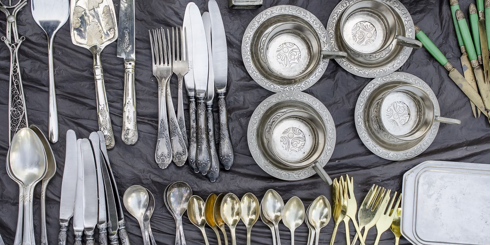 Versilberte Gastronomie-Ware — Besteck und Geschirr